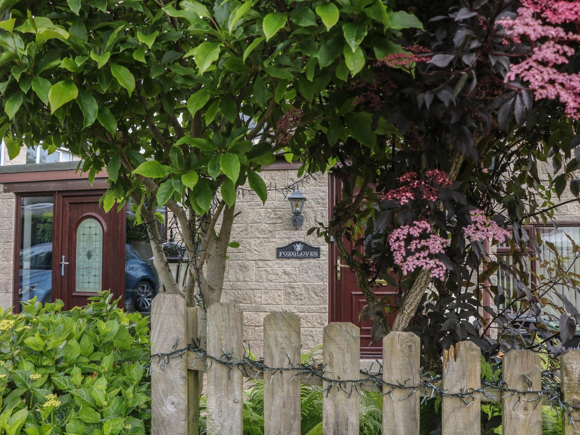 Foxgloves Castleton  Exterior photo